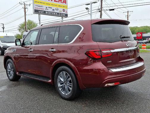 2022 INFINITI QX80 Luxe