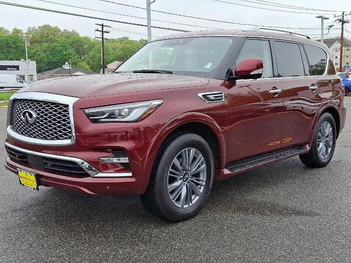 2022 INFINITI QX80 Luxe