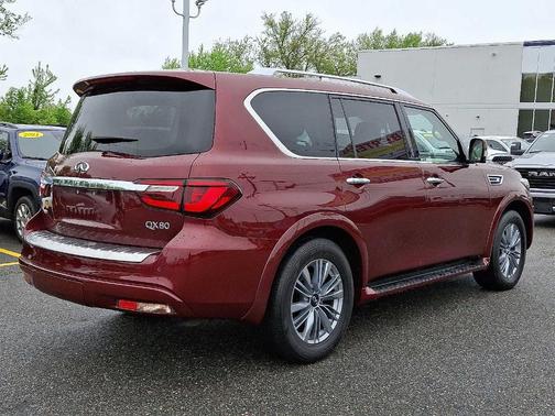 2022 INFINITI QX80 Luxe
