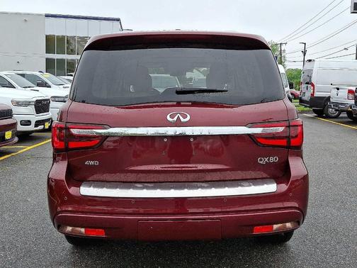 2022 INFINITI QX80 Luxe
