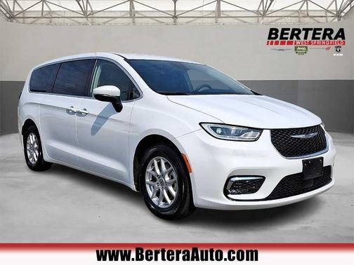 2023 Chrysler Pacifica Touring-L