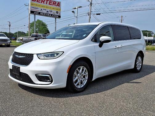 2023 Chrysler Pacifica Touring-L