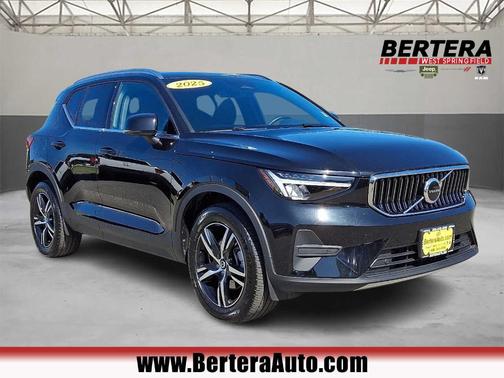 2025 Volvo XC40 B5 Core Bright Theme