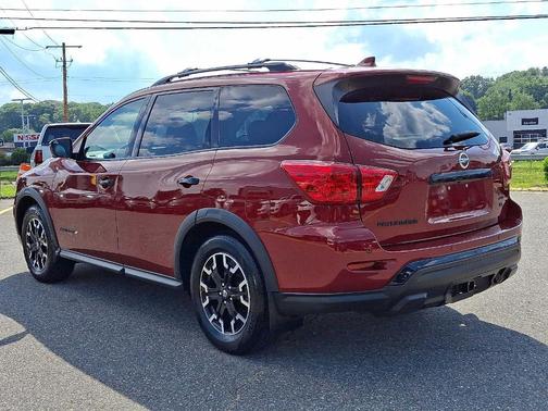 2020 Nissan Pathfinder SL