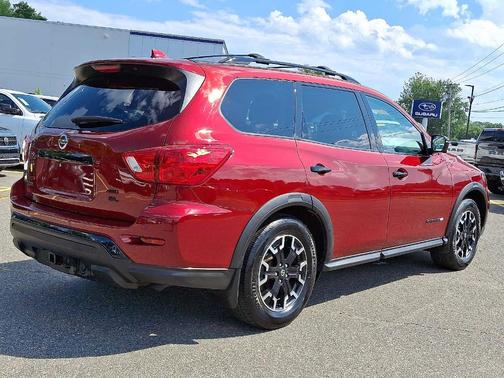 2020 Nissan Pathfinder SL