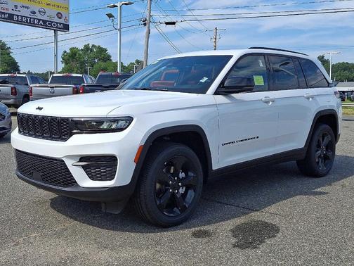 2025 Jeep Grand Cherokee Laredo