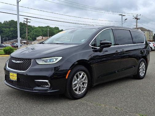 2023 Chrysler Pacifica Touring-L
