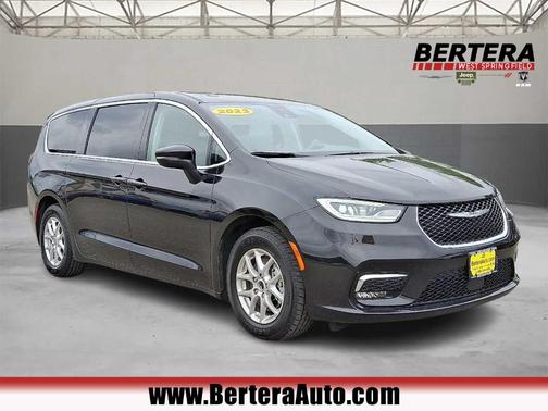 2023 Chrysler Pacifica Touring-L