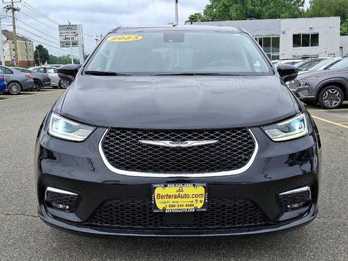 2023 Chrysler Pacifica Touring-L