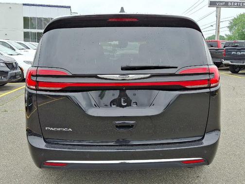 2023 Chrysler Pacifica Touring-L