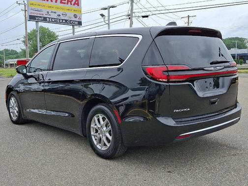 2023 Chrysler Pacifica Touring-L