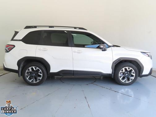 Crystal White Pearl 2025 Subaru Forester Premium