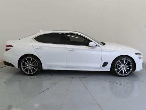 2022 Genesis G70 2.0T RWD