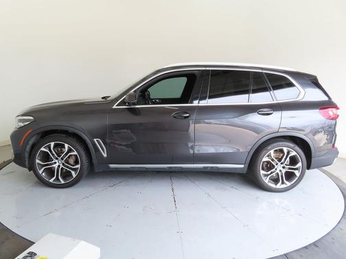 Dark Graphite Metallic 2021 BMW X5 sDrive40i