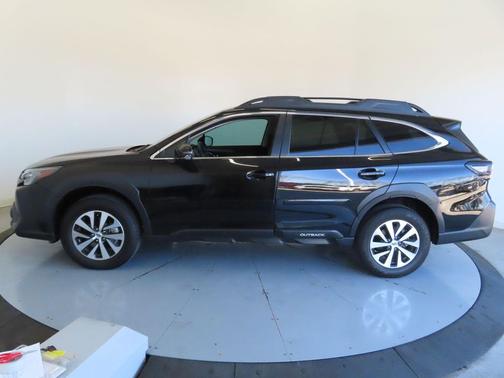Black / Silver 2025 Subaru Outback Premium