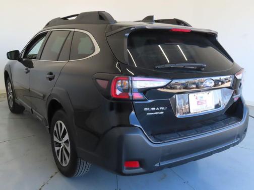 Black / Silver 2025 Subaru Outback Premium