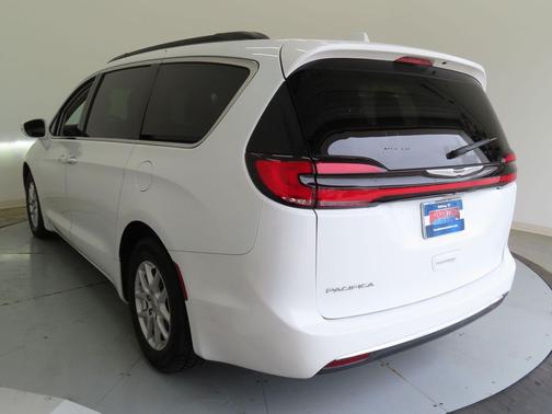 Bright White Clearcoat 2022 Chrysler Pacifica Touring L