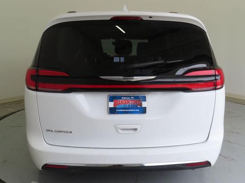 Bright White Clearcoat 2022 Chrysler Pacifica Touring L