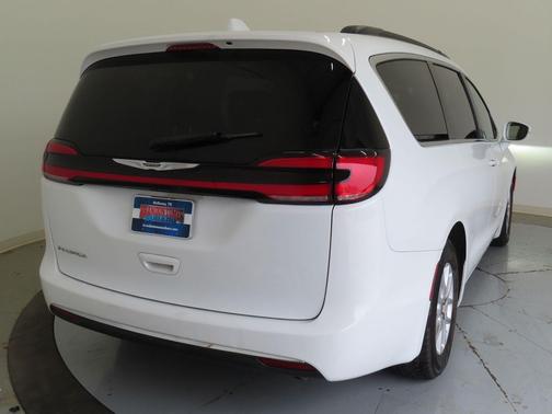 Bright White Clearcoat 2022 Chrysler Pacifica Touring L