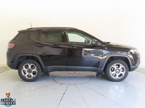 Diamond Black Crystal Pearlcoat 2022 Jeep Compass Trailhawk