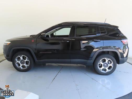 Diamond Black Crystal Pearlcoat 2022 Jeep Compass Trailhawk