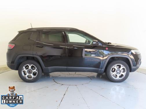Diamond Black Crystal Pearlcoat 2022 Jeep Compass Trailhawk