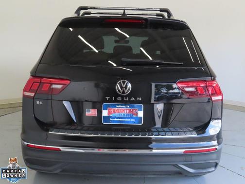 Deep Black Pearl 2024 Volkswagen Tiguan 2.0T SE