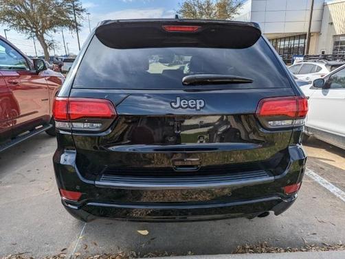 Photo 3 of 10 of 2021 Jeep Grand Cherokee Limited