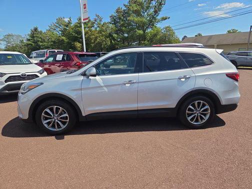 2017 Hyundai SANTA FE SE