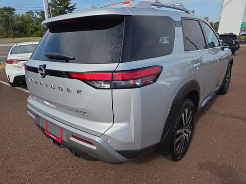 2023 Nissan Pathfinder Platinum 4WD