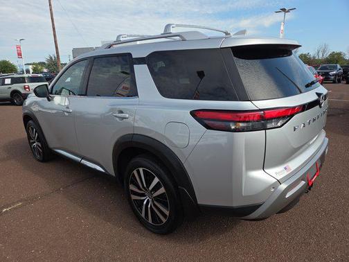 2023 Nissan Pathfinder Platinum 4WD