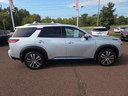 2023 Nissan Pathfinder Platinum 4WD