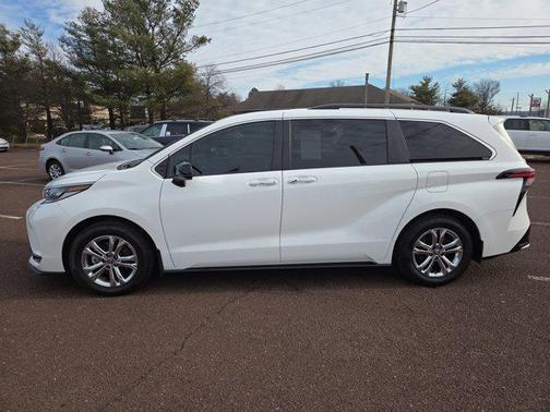 2023 Toyota Sienna XSE 7 Passenger