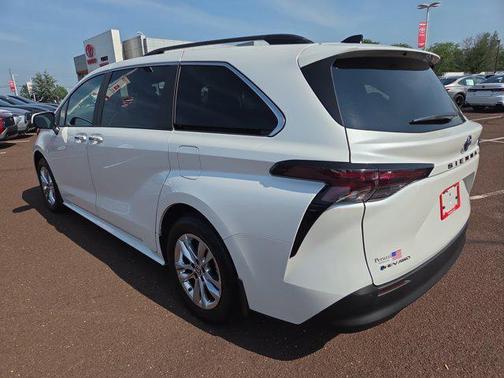 2025 Toyota Sienna XLE 7 Passenger