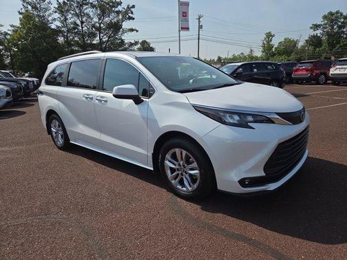 2025 Toyota Sienna XLE 7 Passenger