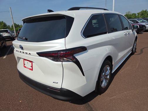 2025 Toyota Sienna XLE 7 Passenger