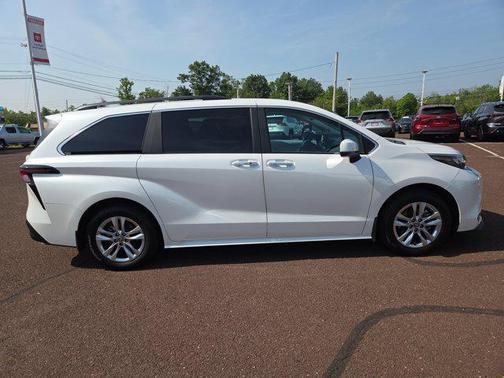 2025 Toyota Sienna XLE 7 Passenger