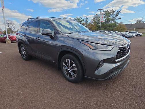 2021 Toyota Highlander Hybrid XLE