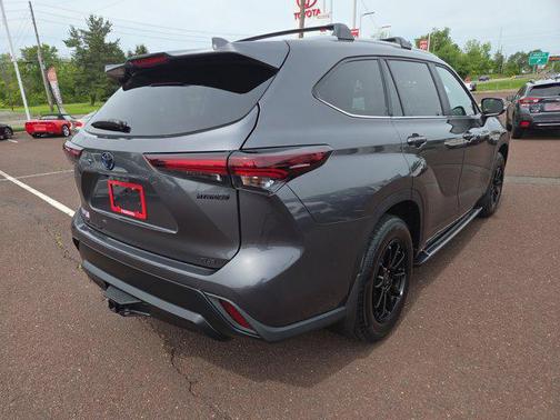 2024 Toyota Highlander Hybrid XLE