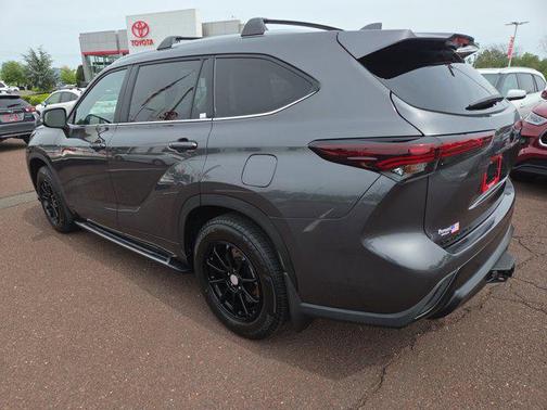 2024 Toyota Highlander Hybrid XLE