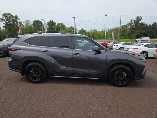 2024 Toyota Highlander Hybrid XLE