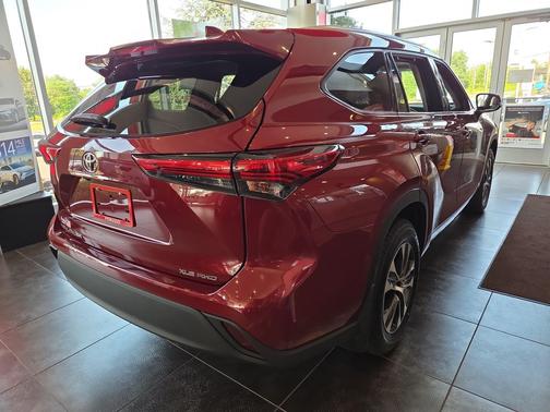 Ruby Flare Pearl 2021 Toyota Highlander XLE