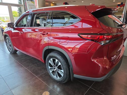Ruby Flare Pearl 2021 Toyota Highlander XLE