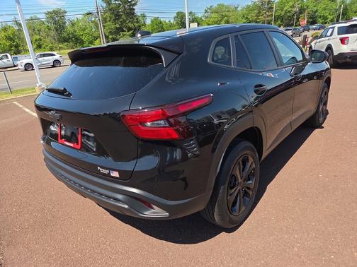 Mosaic Black Metallic 2024 Chevrolet Trax LS