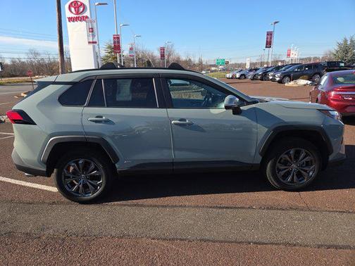 2022 Toyota RAV4 Hybrid XLE Premium