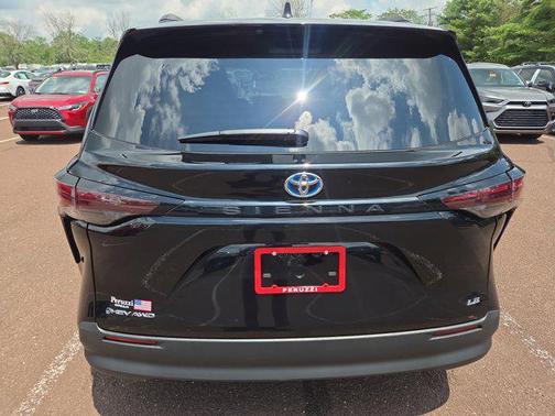 2025 Toyota Sienna LE