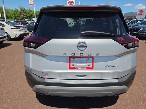 Brilliant Silver Metallic 2021 Nissan Rogue SV