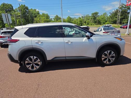 Brilliant Silver Metallic 2021 Nissan Rogue SV