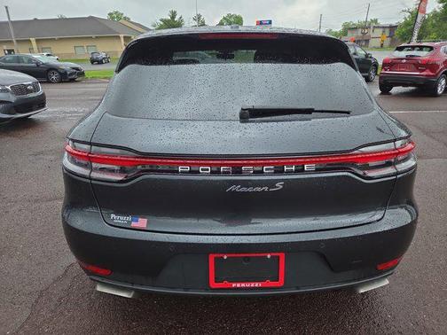 2021 Porsche Macan Base