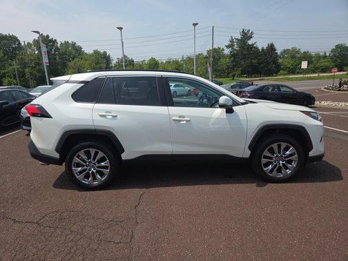 2022 Toyota RAV4 XLE Premium
